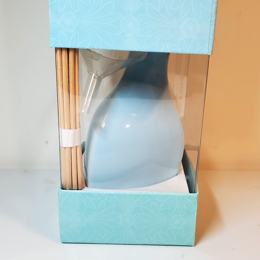 New Greenleaf Reed Diffuser - Picture 3 of 5